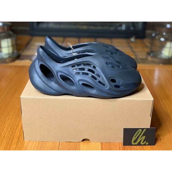 Size 11 Adidas Yeezy FoamRNNR "Mineral Blue" - Picture 3 of 5